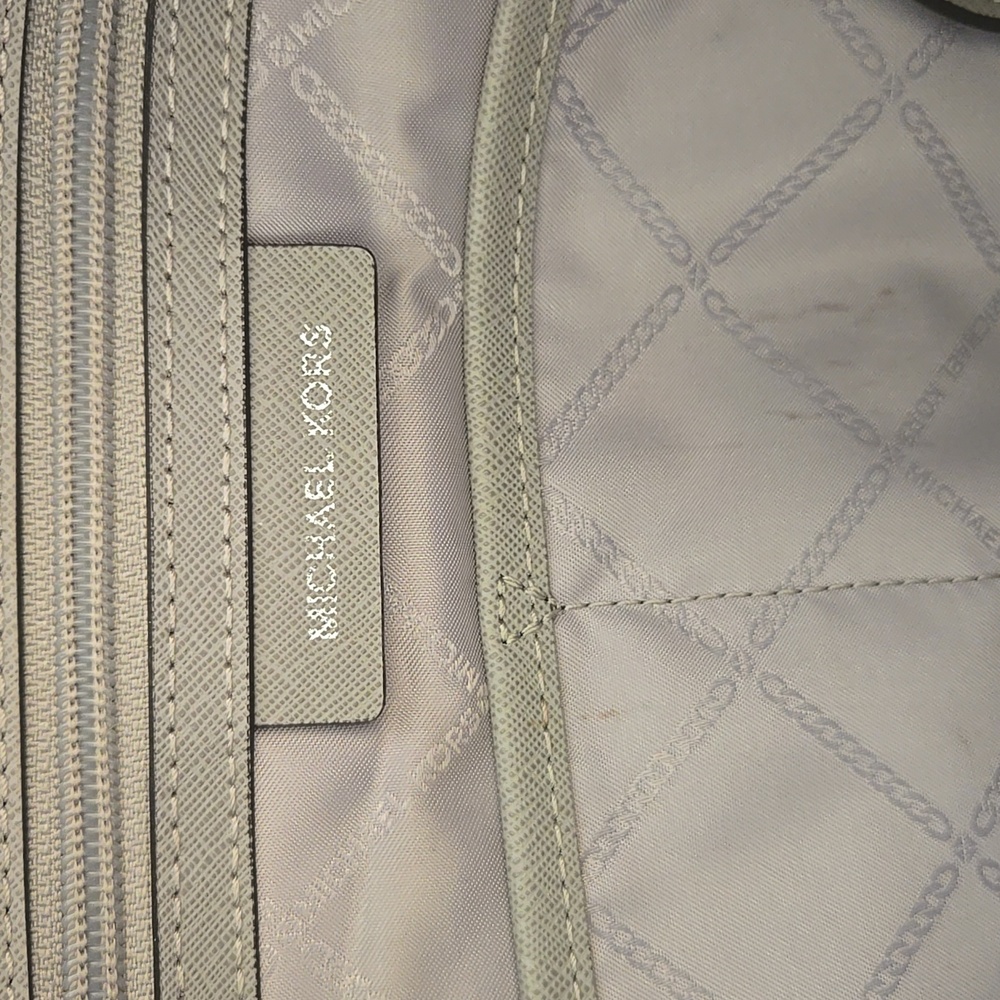 🩶 Michael Kors Light Gray Voyager Large Tote Silver Hardware - Picture 10 of 16